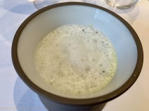 Restaurant Stirwen - Première mise en bouche : soupe de cresson et écume d'ail