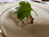 Les Jardins d'Alain Passard - Mise en bouche: fromage de chèvre,ail doux, coriandre Les Jardins d'Alain Passard - Mise en bouche: fromage de chèvre,ail doux, coriandre