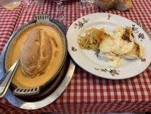 Bouchon lyonnais Le Musée - Quenelle de brochet, sauce Nantua