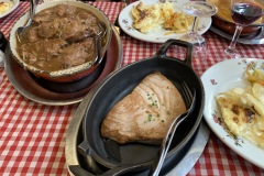 Bouchon lyonnais Le Musée - Thon snacké et joues de porc Bouchon lyonnais Le Musée - Thon snacké et joues de porc