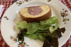 Bouchon lyonnais Le Musée - Saucisson brioché Bouchon lyonnais Le Musée - Saucisson brioché