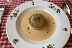 Bouchon lyonnais Le Musée - Gâteau de foies de volaille Bouchon lyonnais Le Musée - Gâteau de foies de volaille