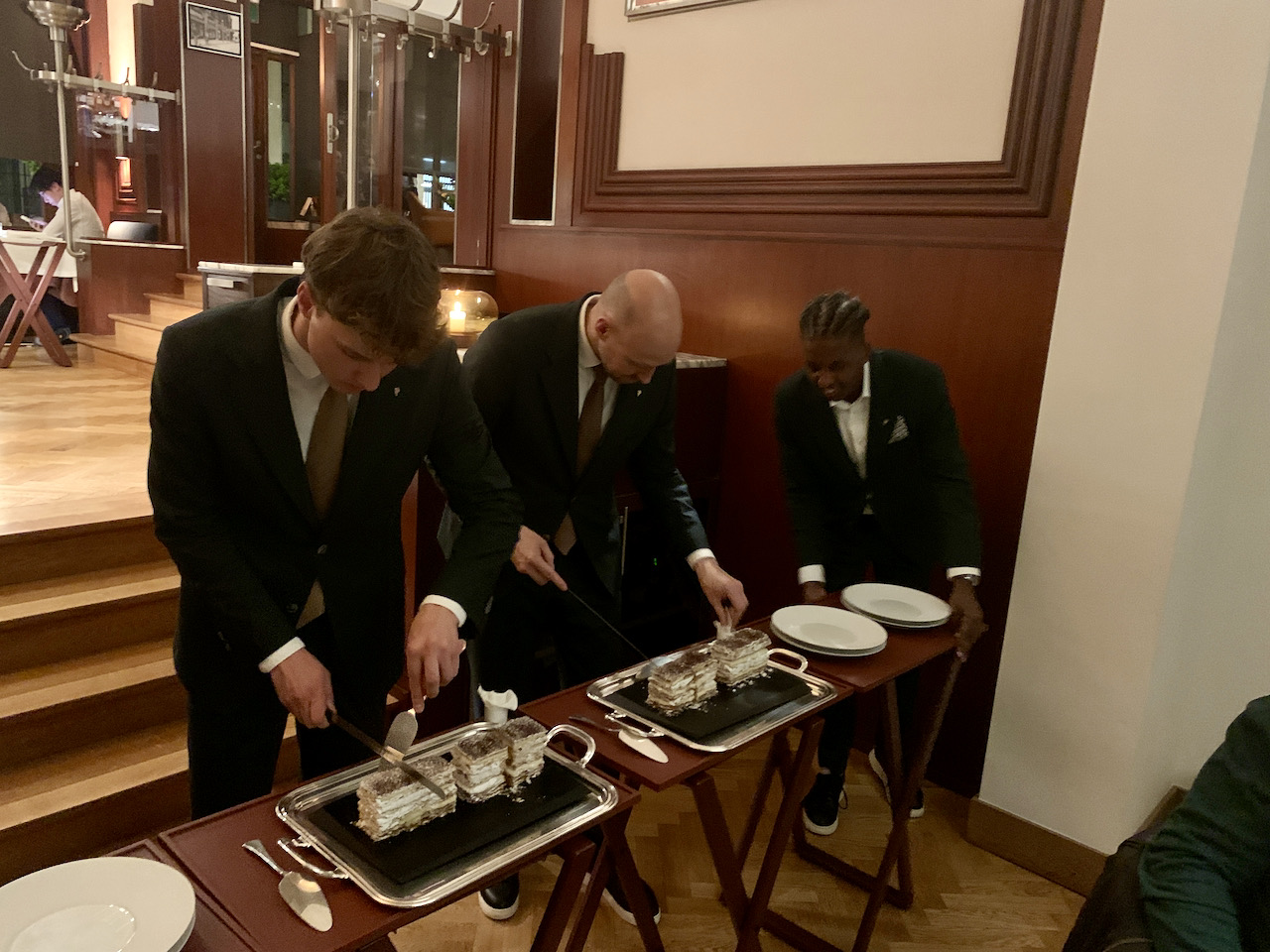 Bozar restaurant - La découpe du millefeuille