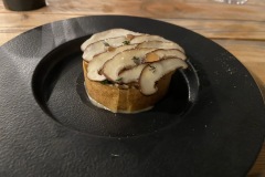 Greenhouse by BonBon - Kaisin - La tarte croustillante aux shitakés de Bruxelles, Vin jaune et gel de thym. Greenhouse by BonBon - Kaisin - La tarte croustillante aux shitakés de Bruxelles, Vin jaune et gel de thym.