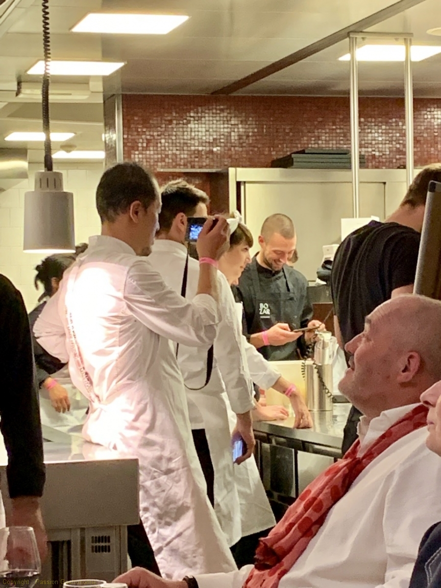 Même les chefs prennent des souvenirs