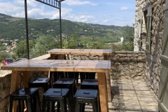 Auberge de Crussol - Une première terrasse Auberge de Crussol - Une première terrasse