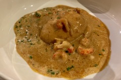 Restaurant Les Caves d'Alex - Quenelle de brochet sauce Nantua Restaurant Les Caves d'Alex - Quenelle de brochet sauce Nantua