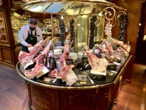 Les Grands Buffets à Narbonne - Les jambons