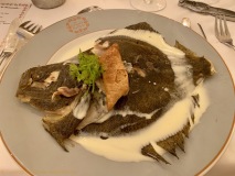 Les Grands Buffets à Narbonne -  Turbot entier cuit au four