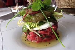 Restaurant Les Lettres Gourmandes - Tartare de boeuf Restaurant Les Lettres Gourmandes - Tartare de boeuf