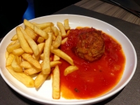 Restaurant Le Sambre et Meuse - Boulette sauce tomate frite Restaurant Le Sambre et Meuse - Boulette sauce tomate frite