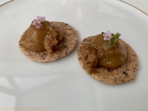 Pierre Burtonboy - Crackers oignons, olives, anchois, fleur de marjolaine