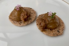 Pierre Burtonboy - Crackers oignons, olives, anchois, fleur de marjolaine