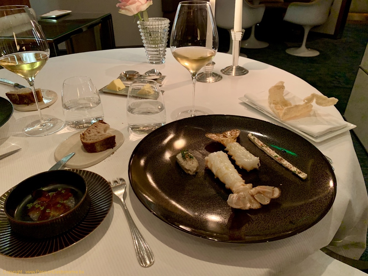 Restaurant L'Assiette Champenoise - Langoustine royale / Citron caviar / Nage crémée