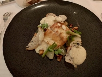 Restaurant L'Assiette Champenoise - Turbot Breton / Oignon B. Deloffre / Vin jaune Restaurant L'Assiette Champenoise - Turbot Breton / Oignon B. Deloffre / Vin jaune