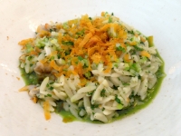 Restaurant Amen - Risotto de pâte grecques aux coques et poutargue Restaurant Amen - Risotto de pâte grecques aux coques et poutargue