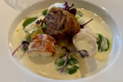 Restaurant Attablez-Vous - Joue de cochon ibérique et homard fondant, beurre citronné, oignons et persil Restaurant Attablez-Vous - Joue de cochon ibérique et homard fondant, beurre citronné, oignons et persil