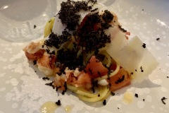 Restaurant Attablez-Vous - La truffe noir melanosporum australienne, fettucini au Beurre, vieux parmesan, concasse des pinces de homard