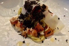 Restaurant Attablez-Vous - La truffe noir melanosporum australienne, fettucini au Beurre, vieux parmesan, concasse des pinces de homard Restaurant Attablez-Vous - La truffe noir melanosporum australienne, fettucini au Beurre, vieux parmesan, concasse des pinces de homard