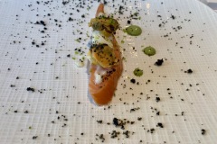 Restaurant Chai Gourmand - Minute de saumon légèrement fumée Chou-fleur / cerfeuil / câpres /jaune d’œuf / moules Restaurant Chai Gourmand - Minute de saumon légèrement fumée Chou-fleur / cerfeuil / câpres /jaune d’œuf / moules