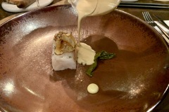 Restaurant Bon-Bon - Cabillaud, topinambour, oursin, sauce waterzooi au chablis Restaurant Bon-Bon - Cabillaud, topinambour, oursin, sauce waterzooi au chablis