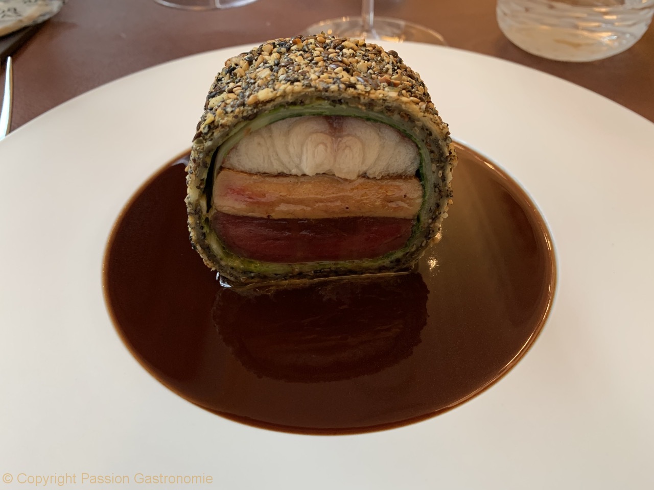 Restaurant Bozar - Pigeon du Mont Royal en croûte de graines foie gras d’oie, anguille fumée par nos soins