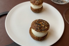 Restaurant Bozar - Mise en bouche : Chou à la crème de parmesan
