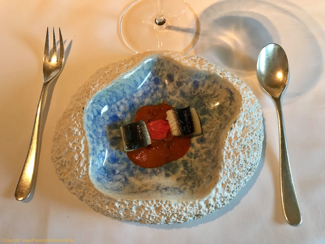 Restaurant Celler de Can Roca - Anguille séchée du Delta de l'Ebre avec mousse de poivron rouge et ail, anguille grillée, sofregit de pommes de terre sèches et huile de safran
