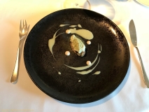 Restaurant Celler de Can Roca - Coquille d'huitres lyophilisée avec tartare d'huitres, auxide, noix tendre, pomme verte, mayonnaise au thé Earl Grey et poudre de bergamote