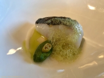 Restaurant Celler de Can Roca - Colin semi-affiné, jus de ses épines, pesto d'asperges et roquette, piments d'Ibarra grillés