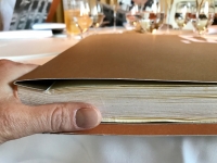Restaurant Celler de Can Roca - L'épaisseur de la carte des vins blancs Restaurant Celler de Can Roca - L'épaisseur de la carte des vins blancs
