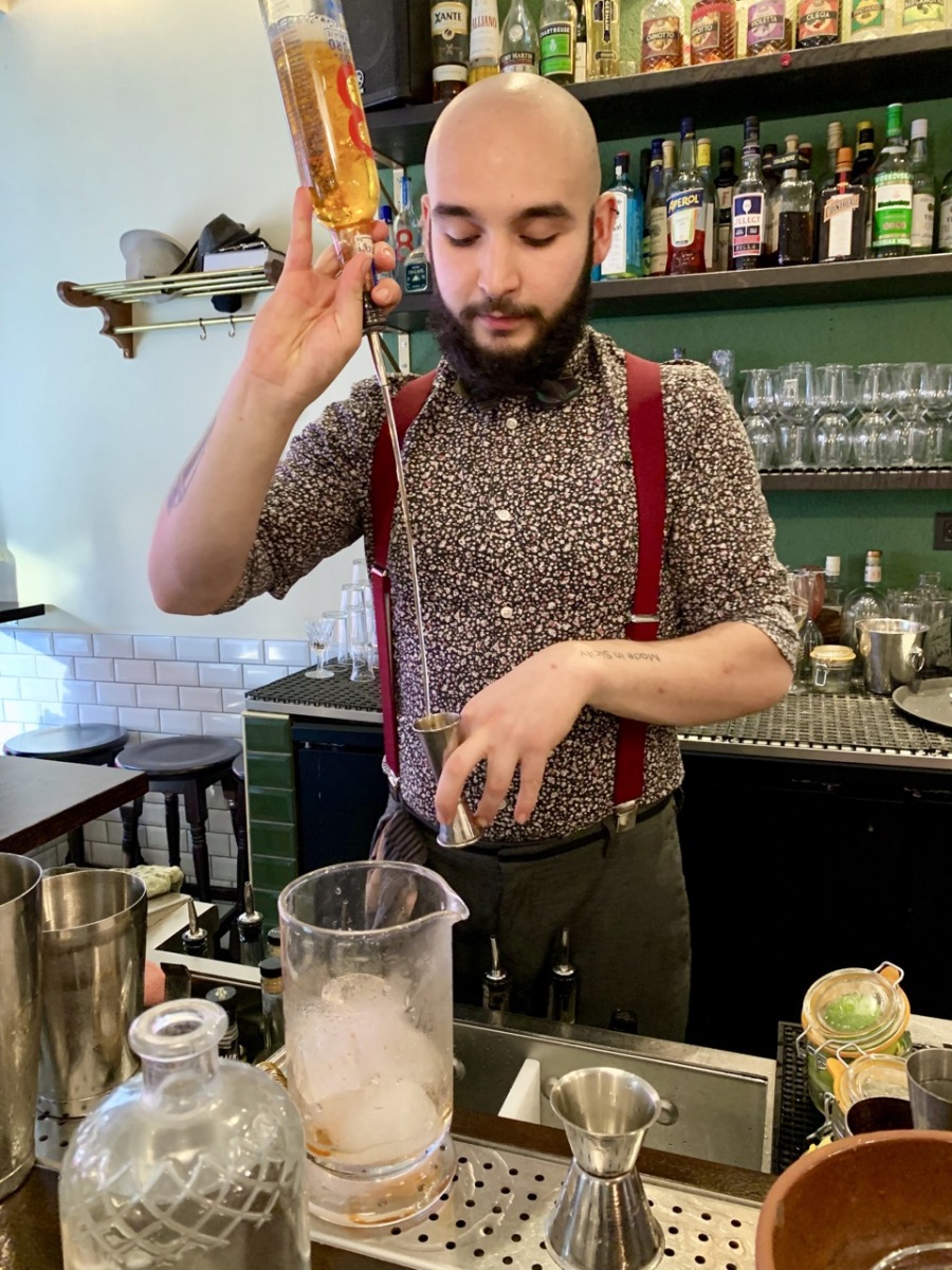 Restaurant Cocktail Cipiace - Le barman en action