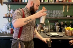 Restaurant Cocktail Cipiace - Le barman en action Restaurant Cocktail Cipiace - Le barman en action