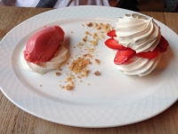 Restaurant Classico La Brasserie - Pavlova aux fraises Restaurant Classico La Brasserie - Pavlova aux fraises