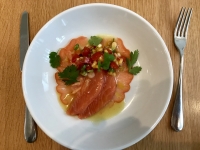 Restaurant Comptoir des Galeries - Saumon sauvage cru d’Alaska, marinade instantanée, coriandre