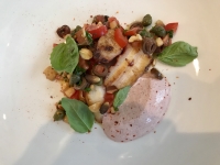 Restaurant Comptoir des Galeries - Poulpe à la plancha, légumes du moment, sauce au piment d'espelette Restaurant Comptoir des Galeries - Poulpe à la plancha, légumes du moment, sauce au piment d'espelette