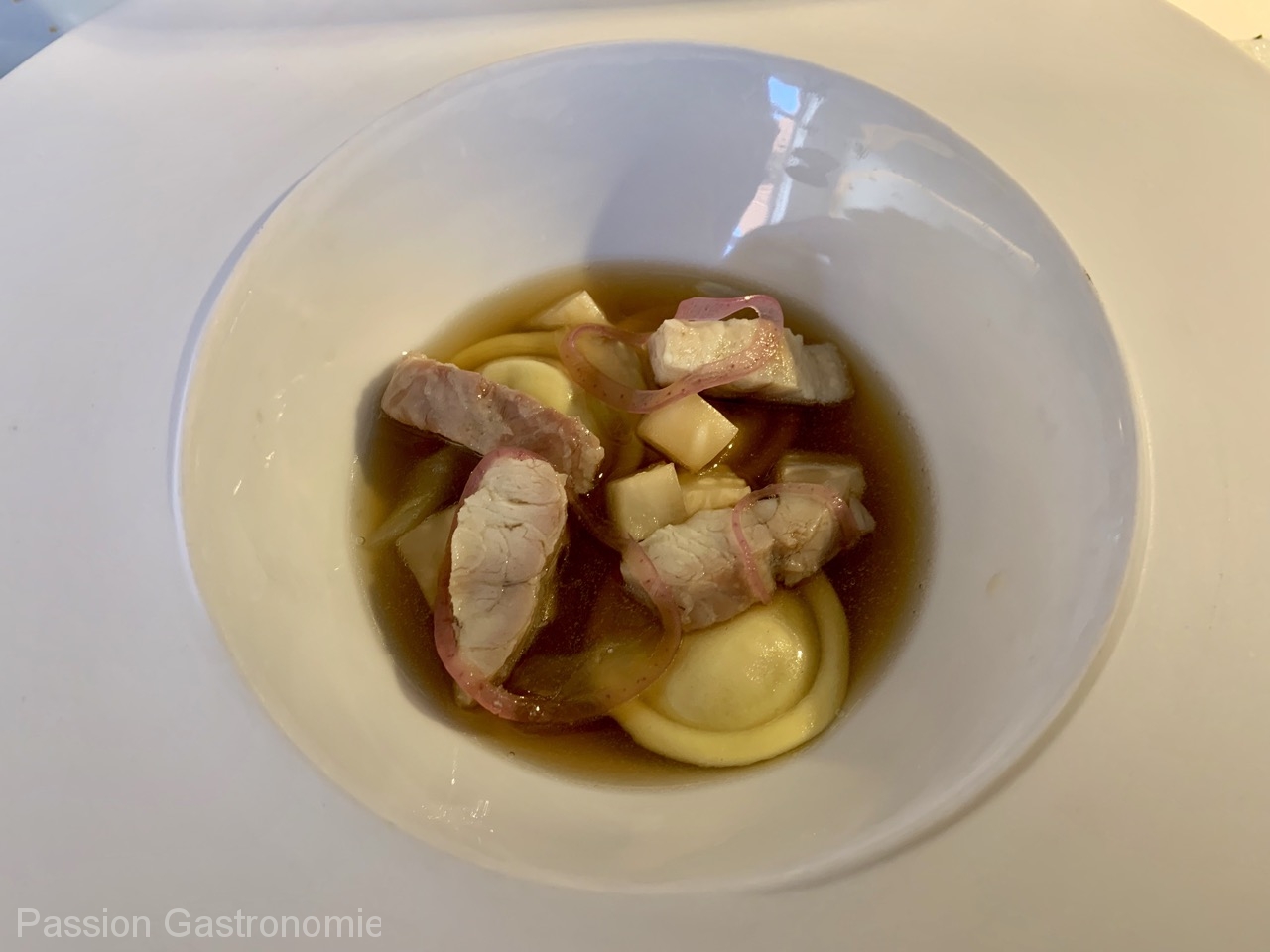 Restaurant Couvert Couvert - Anguille fumée, ravioles de foie gras, pickles de céleri