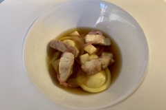 Restaurant Couvert Couvert - Anguille fumée, ravioles de foie gras, pickles de céleri Restaurant Couvert Couvert - Anguille fumée, ravioles de foie gras, pickles de céleri