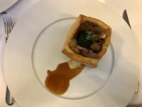 Restaurant L'Ecailler du Palais Royal - Feuilleté de cailles et ris de veau Restaurant L'Ecailler du Palais Royal - Feuilleté de cailles et ris de veau