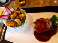 Restaurant La Ferme des 4 Saisons - Petit pain de veau Restaurant La Ferme des 4 Saisons - Petit pain de veau