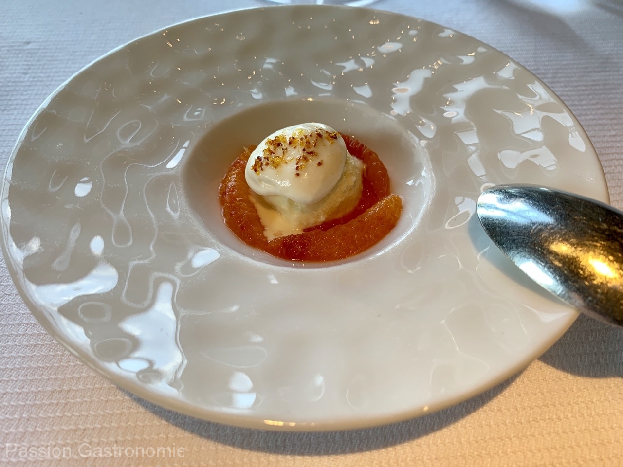 Restaurant Guy Savoy - Pré-dessert : suprême d’orange sanguine, sorbet safran