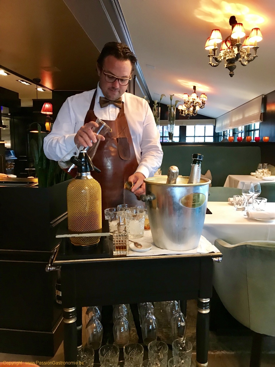 Restaurant Jardin - Geoffrey Adam préparant un cocktail