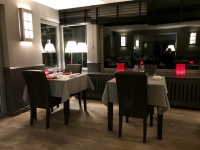 Restaurant La Ligne Rouge - Les tables Restaurant La Ligne Rouge - Les tables