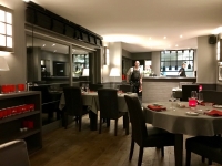 Restaurant La Ligne Rouge - La salle et le chef Benjamin Laborie Restaurant La Ligne Rouge - La salle et le chef Benjamin Laborie
