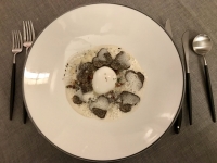 Restaurant La Ligne Rouge - L’oeuf dit à la coque, brunoise parmentière de chou-fleur et jambon de Bigorre, jus de volaille monté au beurre blanc de chez Mr Bordier, truffe Restaurant La Ligne Rouge - L’oeuf dit à la coque, brunoise parmentière de chou-fleur et jambon de Bigorre, jus de volaille monté au beurre blanc de chez Mr Bordier, truffe