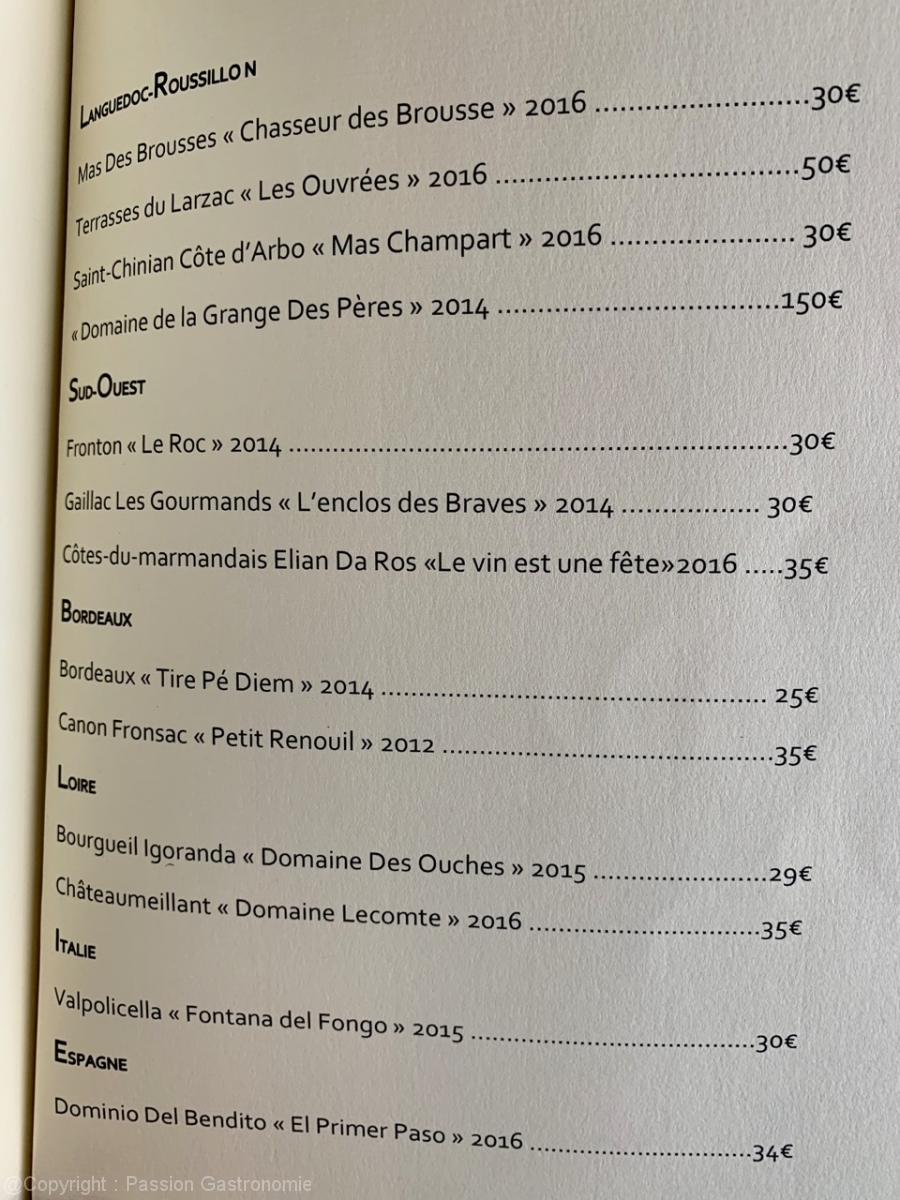 Restaurant L'Ardeqo - Un page de la carte des vins rouges