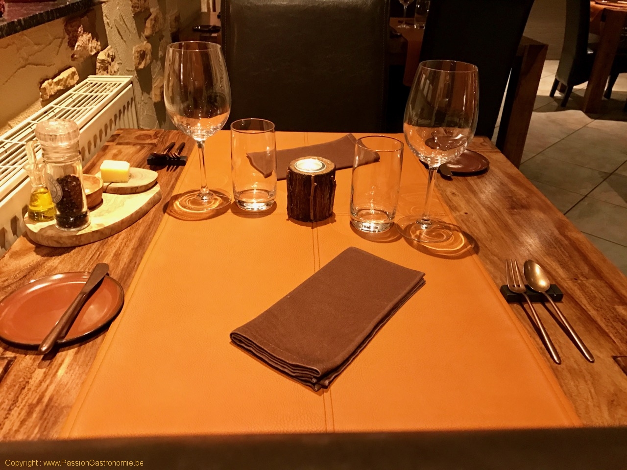 Restaurant L'Artiste à Falaen - Le dressage de la table