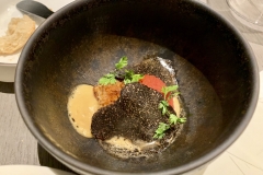 Restaurant La Table de Maxime - Foie gras de canard poêlé, crumble, mousseline au balsamique Restaurant La Table de Maxime - Foie gras de canard poêlé, crumble, mousseline au balsamique