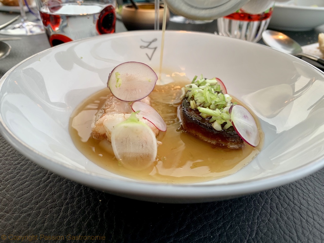 Restaurant La Villa In The Sky - Langoustine, foie gras, radis, choux fleur