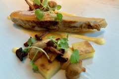 Restaurant La Villa In The Sky - Poularde, petits gris, mousseline, girolles Restaurant La Villa In The Sky - Poularde, petits gris, mousseline, girolles